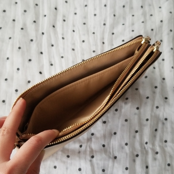 Coach blush wristlet **brand new** - Picture 6 of 8